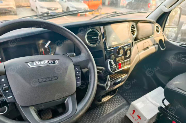 Автобус IVECO 4х4 8 мест (включая водителя) дв 132kw 2,8л АКПП повышенная проходимость. Фото 4