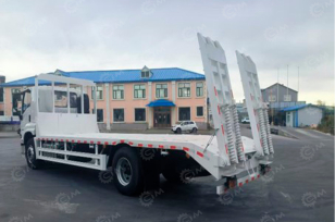 Эвакуатор на шасси ISUZU 4x2 дв 139kw гп 6 тонн, платформа не сдвижная, механические сходни, лебёдка 6т. Фото 1