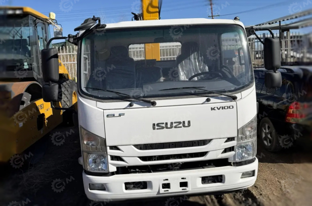 Бортовой грузовик ISUZU 4x2 дв 103kw кму XCMG SQS68-3, гп 3,2т стрела 7,7м кузов 4200×2100×400. Фото 2