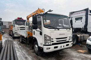 Бортовой грузовик ISUZU 4x2 дв 103kw кму XCMG SQS68-3, гп 3,2т стрела 7,7м кузов 4200×2100×400. Фото 1
