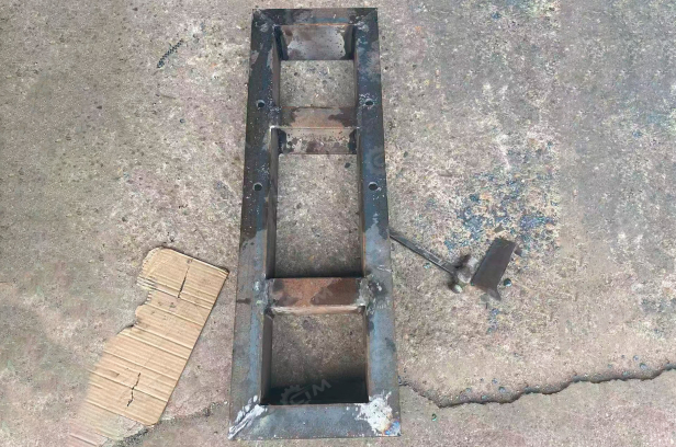 Сваебойная установка (вдавливатель дорожного ограждения) HENGXING HX-R6 с дополнительной рамой для глубины 8м (стальные гусеницы). Фото 2