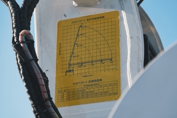 Бортовой грузовик ISUZU 4x2 самосвальный кузов дв 96kw гп 3,5т с кму гп 3,5т 6 секций высота подъема 17м с люлькой с лебедкой. Фото 18
