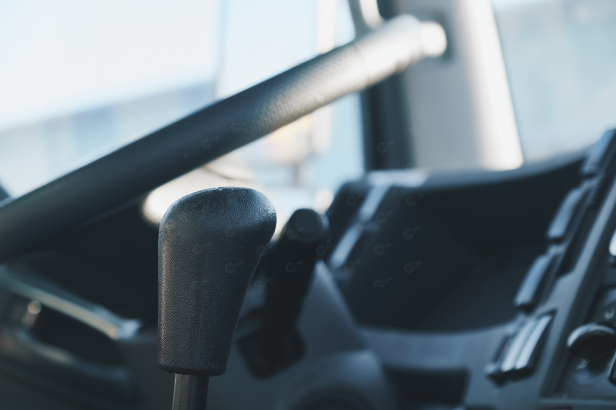 Бортовой грузовик ISUZU 4x2 самосвальный кузов дв 96kw гп 3,5т с кму гп 3,5т 6 секций высота подъема 17м с люлькой с лебедкой. Фото 22