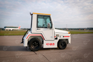 Аэродромный багажный тягач ZL-QDC30 с кондиционером, камерой заднего хода. Фото 3