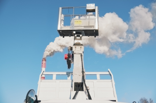 Бортовой грузовик ISUZU 4x2 самосвальный кузов дв 96kw гп 3,5т с кму гп 3,5т 6 секций высота подъема 17м с люлькой с лебедкой. Фото 4