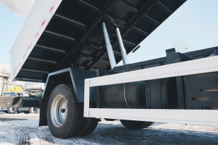 Бортовой грузовик ISUZU 4x2 самосвальный кузов дв 96kw гп 3,5т с кму гп 3,5т 6 секций высота подъема 17м с люлькой с лебедкой. Фото 6