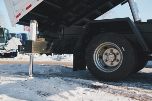 Бортовой грузовик ISUZU 4x2 самосвальный кузов дв 96kw гп 3,5т с кму гп 3,5т 6 секций высота подъема 17м с люлькой с лебедкой. Фото 10