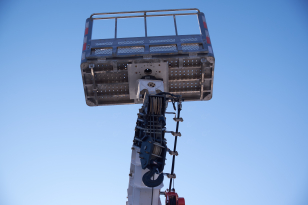 Бортовой грузовик ISUZU 4x2 самосвальный кузов дв 96kw гп 3,5т с кму гп 3,5т 6 секций высота подъема 17м с люлькой с лебедкой. Фото 11