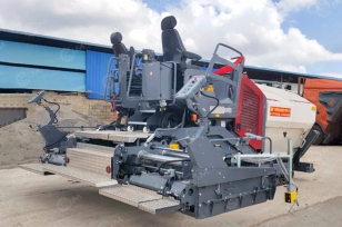 Асфальтоукладчик DYNAPAC F1800C выглаживающая плита V3500, трамбующий барабан TVE, электрический подогрев, ширина 4,1 м. Фото 2