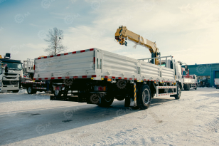 Бортовой грузовик ISUZU 4x2 дв 139kw гп 6 тонн c кму VIGRUS SHS1254 гп 5т 4 секции стрела 12,8м кузов 6200х2400х550 колёса 8.25R20 спальник задние аутригеры. Фото 4