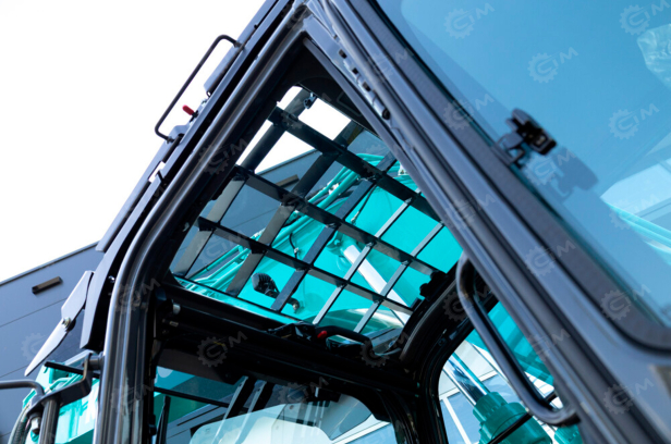 Экскаватор гусеничный KOBELCO SK130-11 с отвалом и гидромолотом, гидровращатель, двухпоточная гидролиния. Фото 4