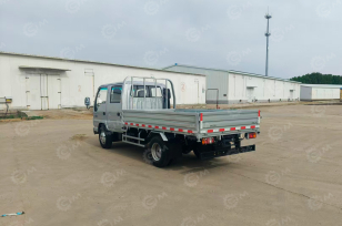 Бортовой грузовик ISUZU 4x2 дв 88Kw гп 4т двойная кабина 100Р, двигатель 3л, кузов 3235×1790×380. Фото 2