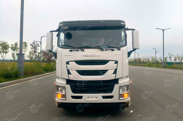 Илосос на шасси ISUZU 4x2 дв 177kw объем бочки 15м3 насос SK-15. Фото 2