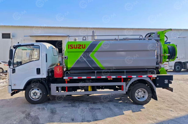 Илосос с размывом (каналопромывочная машина) на шасси ISUZU 4x2 дв 139kw бочка для сточных вод 5м³, чистой воды 3м³ насос XD-360 подогрев бака для чистой воды, рвд 100м, ПДУ. Фото 2