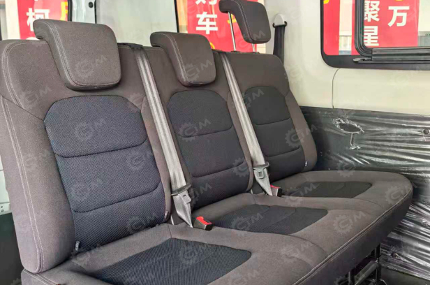 Автобус IVECO 4х4 8 мест (включая водителя) дв 132kw 2,9л. Фото 2