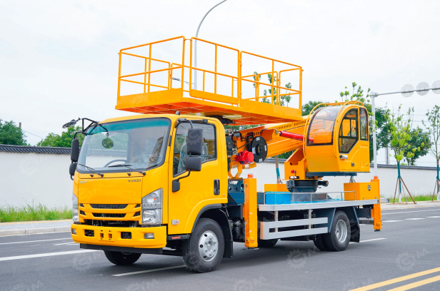 Автовышка на шасси ISUZU 4Х2 дв 103Kw высота подъёма 23м гп корзины 1 тонна. Фото 2