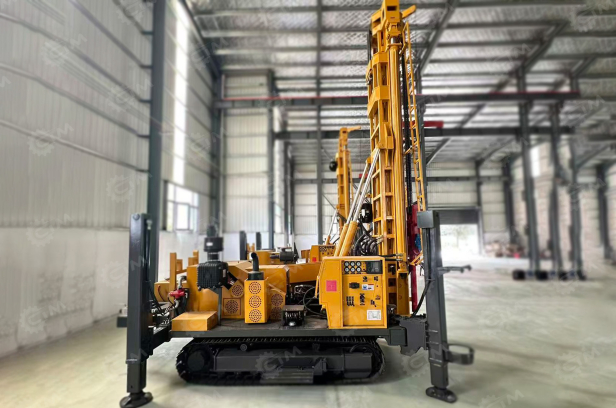 Буровая установка Shandong Zhengyuan SL750 глубина бурения 750м, для бурения скважин для воды, дв Cummins 154kw, поворотный узел Danfoss, ходовой узел Linde. Фото 2