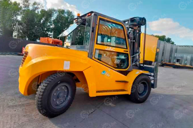 Вилочный погрузчик JAC CPCD100J	гп 10т высота подъема 3м, мачта 2 секции, каретка смещения с возможностью изменять расстояние между вилами, кондиционер, печка, шины пневматические. Фото 2