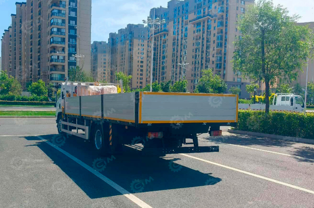 Бортовой грузовик ISUZU 8x4 дв 338kw с кму SANY SPS4000C гп 16т 5 секций 19м кузов 8000х2450х600, алюминиевые борта,пневматические кабина, сиденье, задняя подвеска, Webasto, корзина, ПДУ. Фото 4