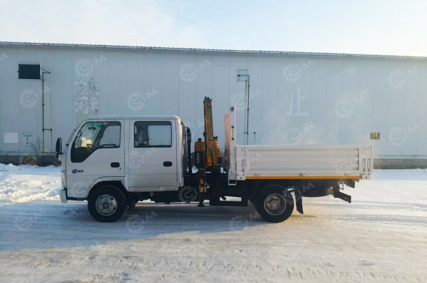 Бортовой грузовик ISUZU 4x4 дв 96 kw (Сдвоенная кабина 100H 5 мест) гп 2т с кму XCMG KSQZ32-2 гп 2т 2 секции стрела 4,78м. Фото 2