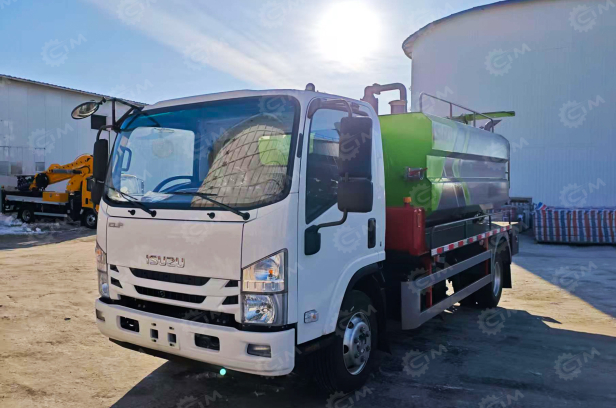 Илосос с размывом (каналопромывочная машина) на шасси ISUZU 4x2 дв 139kw бочка для сточных вод 4м³ чистой воды 2 м³ насос SK-12. Фото 2