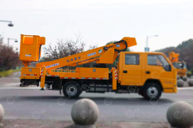 Автовышка AICHI на шасси ISUZU 4Х2 дв 88kw двойная кабина высота подъёма 16,6м. Фото 2