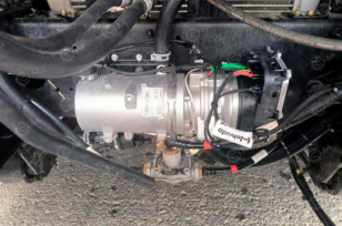 Бортовой грузовик ISUZU 8x4 дв 338kw с кму SANY SPS4000C гп 16т 5 секций 19м кузов 8000х2450х600, алюминиевые борта,пневматические кабина, сиденье, задняя подвеска, Webasto, корзина, ПДУ. Фото 5