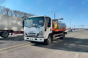 Ассенизатор (вакуумная машина) на шасси ISUZU 4x4 дв 139kw бочка 8м3 насос XD-360. Фото 1