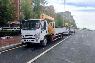 Бортовой грузовик ISUZU 4x4 дв 139kw с КМУ WANBANG S1004 гп 3,2т., 4 секции, с отрицательным углом, стрела 9,7м, бур 3м, диаметр 200 мм, пульт ДУ. Фото 2