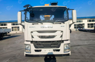 Бортовой грузовик ISUZU 4x2 дв 165kw гп 8 тонн кму XCMG GSQS250-5 гп 10 тонн 5 секций 18.6м кузов 6500х2450х550 задние аутригеры, ПДУ, корзина. Фото 1