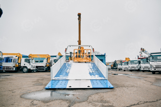 Эвакуатор на шасси ISUZU 4x2 дв 139kw Elf P700 с КМУ XCMG SQS125-4 гп 5т сдвижная платформа лебедка, корзина, съёмные борта. Фото 21