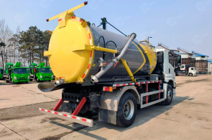 Илосос на шасси ISUZU 4x2 дв 151KW бочка 12м3 насос XD-360, цистерна из нержавеющей стали. Фото 1