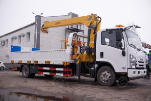 Эвакуатор на шасси ISUZU 4x2 дв 139kw Elf P700 с КМУ XCMG SQS125-4 гп 5т сдвижная платформа лебедка, корзина, съёмные борта. Фото 9