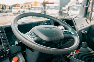 Эвакуатор на шасси ISUZU 4x2 дв 139kw Elf P700 с КМУ XCMG SQS125-4 гп 5т сдвижная платформа лебедка, корзина, съёмные борта. Фото 17