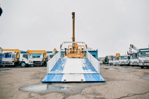 Эвакуатор на шасси ISUZU 4x2 дв 139kw Elf P700 с КМУ XCMG SQS125-4 гп 5т сдвижная платформа лебедка, корзина, съёмные борта. Фото 21