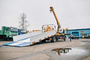 Эвакуатор на шасси ISUZU 4x2 дв 139kw Elf P700 с КМУ XCMG SQS125-4 гп 5т сдвижная платформа лебедка, корзина, съёмные борта. Фото 22