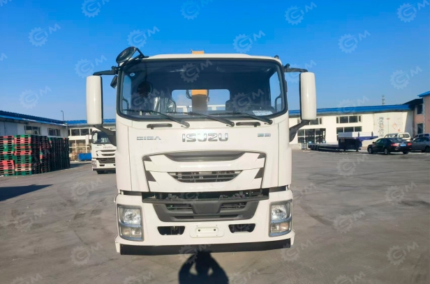 Эвакуатор на шасси ISUZU 4x2 дв 177kw гп 10т платформа сдвижная кму XCMG SQS125-4 гп 5т лебёдка, съемные борта. Фото 2