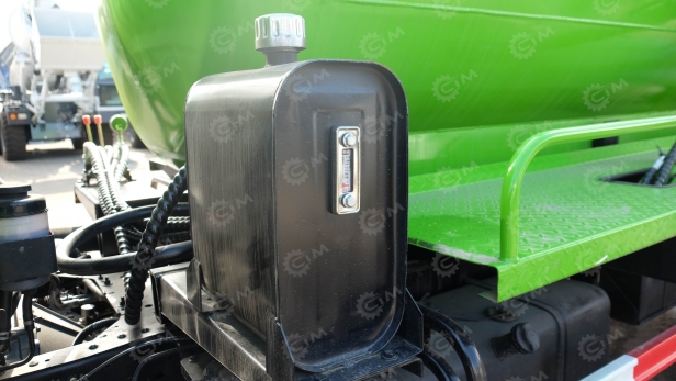 Илосос на шасси ISUZU 4x2 дв 96kw объем бочки 4,5м3 насос Weilong 50QZXDH-687000 68л/сек. Фото 2