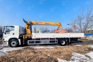 Бортовой грузовик ISUZU 4x2 дв 151kw гп 10 тонн с КМУ XCMG SQS200-5 гп 8т 5 секций стрела 18,6м кузов 8м. Фото 2