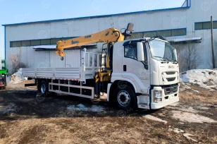 Бортовой грузовик ISUZU 4x2 дв 151kw гп 10 тонн с КМУ XCMG SQS200-5 гп 8т 5 секций стрела 18,6м кузов 8м. Фото 1