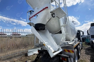 Автобетоносмеситель на шасси ISUZU 6х4 дв 279kw бочка 7 m³ 35T. Фото 6