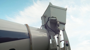 Самозагружающий самоходный бетоносмеситель YUGONG SDM5500 YUGONG система централизованной смазки, подогрев двигателя, отопитель кабины, запасное колесо с диском. Фото 12