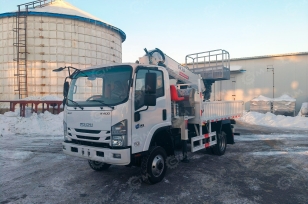 Бортовой грузовик ISUZU 4x2 дв 96kw гп 3,5т с кму гп 3,5т 6 секций высота подъема 17м с люлькой кузов 4200х2200х500. Фото 1