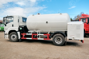 Газовоз на шасси ISUZU 4х2 дв 151kw цистерна 10м3 для перевозки сжиженного газа (газовоз 10м3) насос, счетчик, заправочный пистолет, шланг 40м, механический расходомер. Фото 2