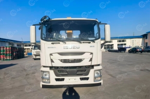 Эвакуатор на шасси ISUZU 4x2 дв 177kw гп 10т GIGA платформа сдвижная кму XCMG SQS125-4 гп 10т лебёдка. Фото 2