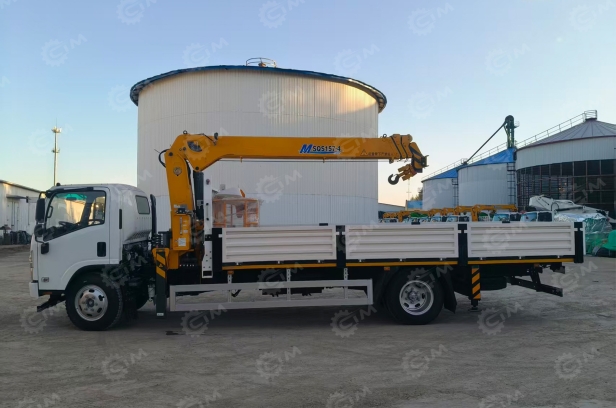 Бортовой грузовик ISUZU 4x4 дв 139kw гп 6т, c КМУ XCMG MSQS157 гп 6,3т 4 секции 13м кузов 5800х2450х550 колеса 8.25R20 16PR люлька, отдельные насосы для бура и для кму. Фото 3