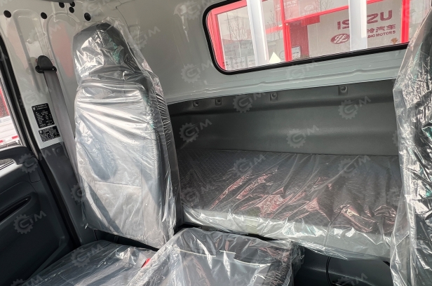 Автовоз на 4 машины на шасси ISUZU 4х2 дв 151Kw (со спальным местом)  (общая масса до 12т) с фаркопом. Фото 2