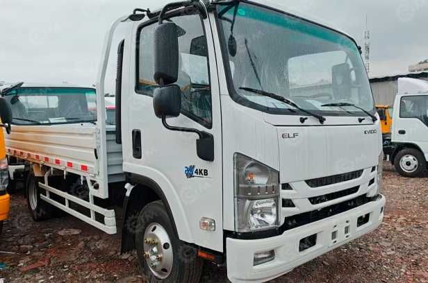 Бортовой грузовик ISUZU 4x2 дв 103kw кузов 4100х2300х380 с навесной газонокосилкой и воздуходувным устройством для уборки листьев и снега. Фото 5