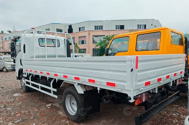 Бортовой грузовик ISUZU 4x2 дв 103kw кузов 4100х2300х380 с навесной газонокосилкой и воздуходувным устройством для уборки листьев и снега. Фото 6