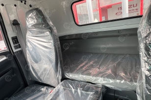 Автовоз на 4 машины на шасси ISUZU 4х2 дв 151Kw (со спальным местом)  (общая масса до 12т) с фаркопом. Фото 2